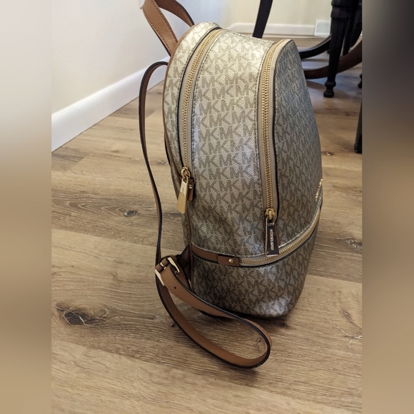 NWOT Gold Michael Kors Backpack - Picture 2 of 14